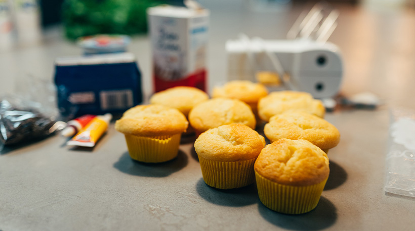 Dschungel-Kindergeburtstag-Muffins-Loewe-Frosting-Cupcake-Zutaten-Anleitung
